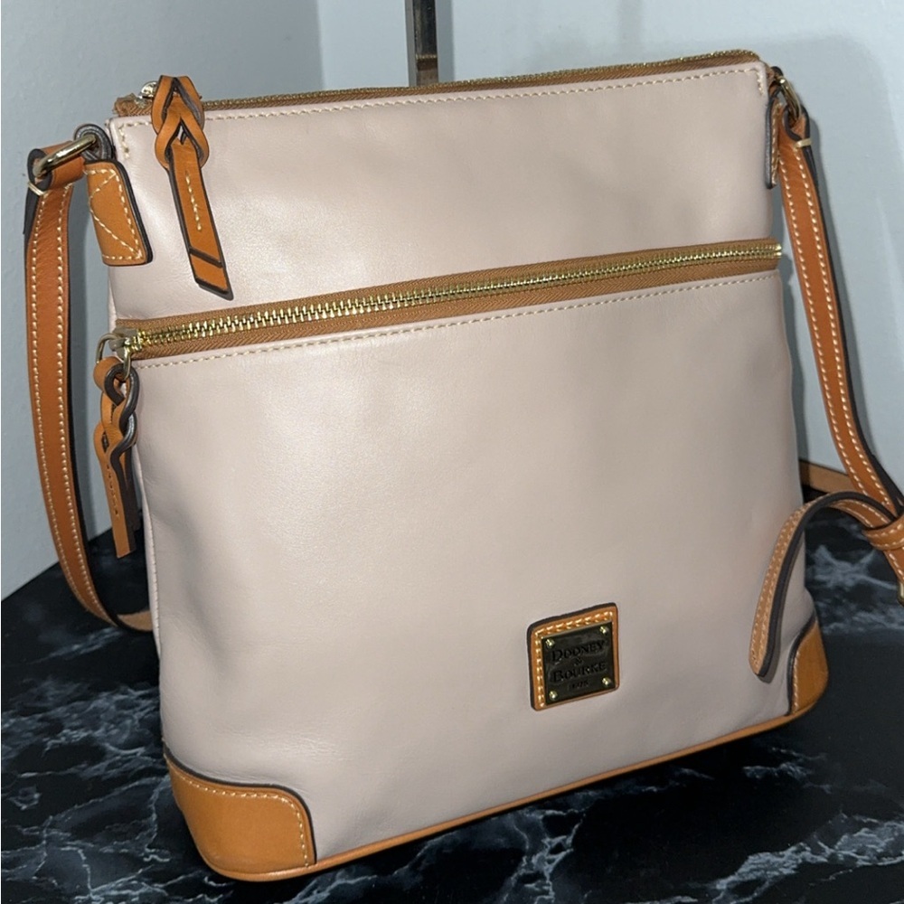 Dooney & Bourke Handbag Wexford Smooth Leather Crossbody Bag AUTHENTIC